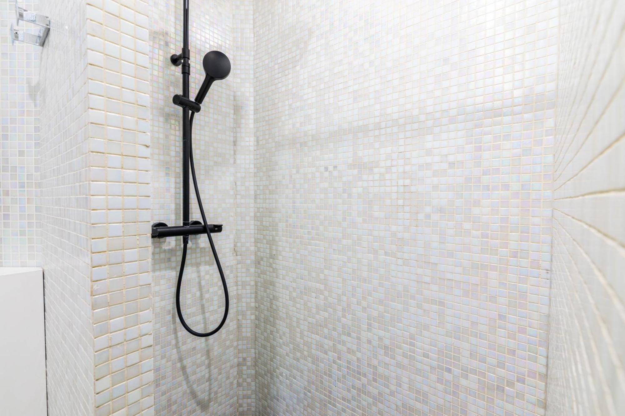 Luxurious 1 Bedroom Republique Vinaigriers Free Netflix Paris Luaran gambar